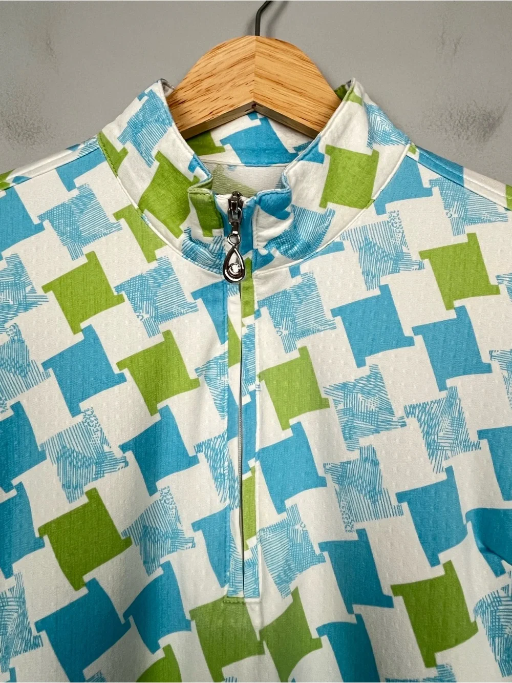 San Soleil geometric houndstooth 1/4 zip UPF 50 sun shirt, size XS.